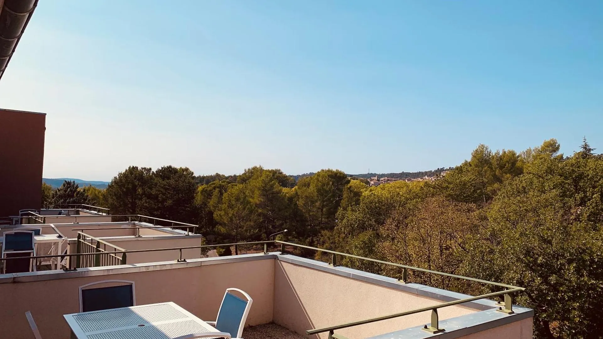 Holiday park Terres De France - Residence Cote Provence Greoux-les-Bains